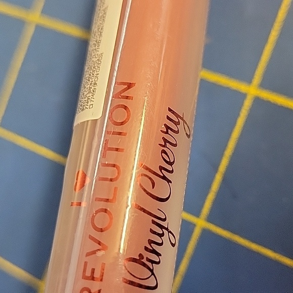 I ❤️ Revolution Vinyl Cherry Bakewell Liquid Lipstick New Sealed - Picture 5 of 6